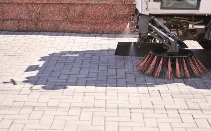 Street cleaner sweeper truck machine compact technology